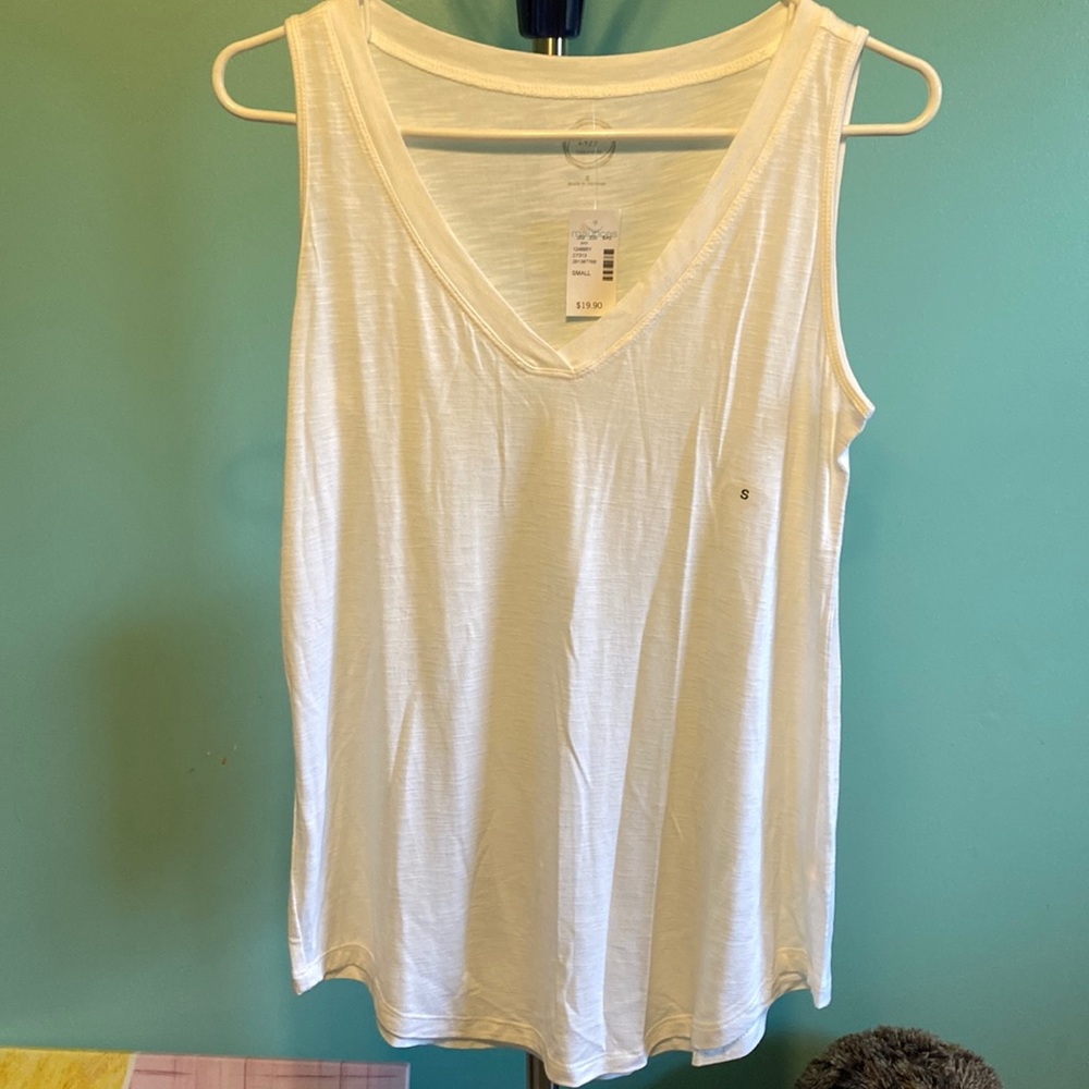 NWT Maurice’s Small 24/7 White V-Neck Tank